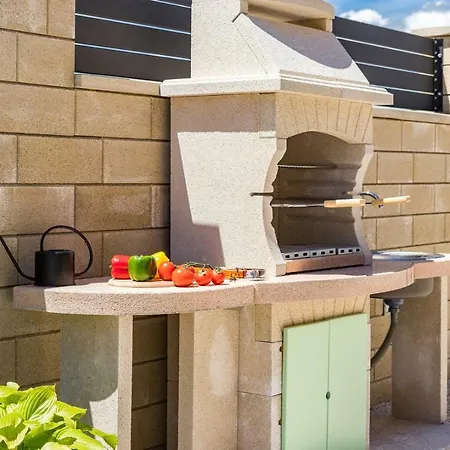 Matea Βίλα Marčana